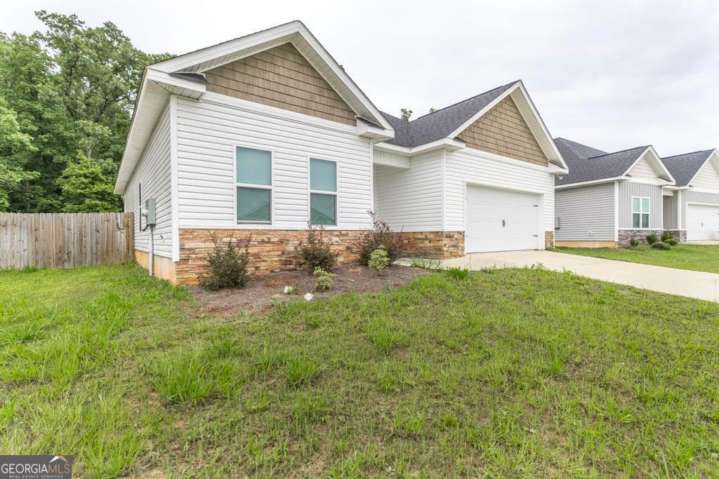3 bedroom, 2 bathroom, 1,657 sq ft single family residence for sale at 105 Garrett Lane, Bonaire, GA 31005 — photo 4