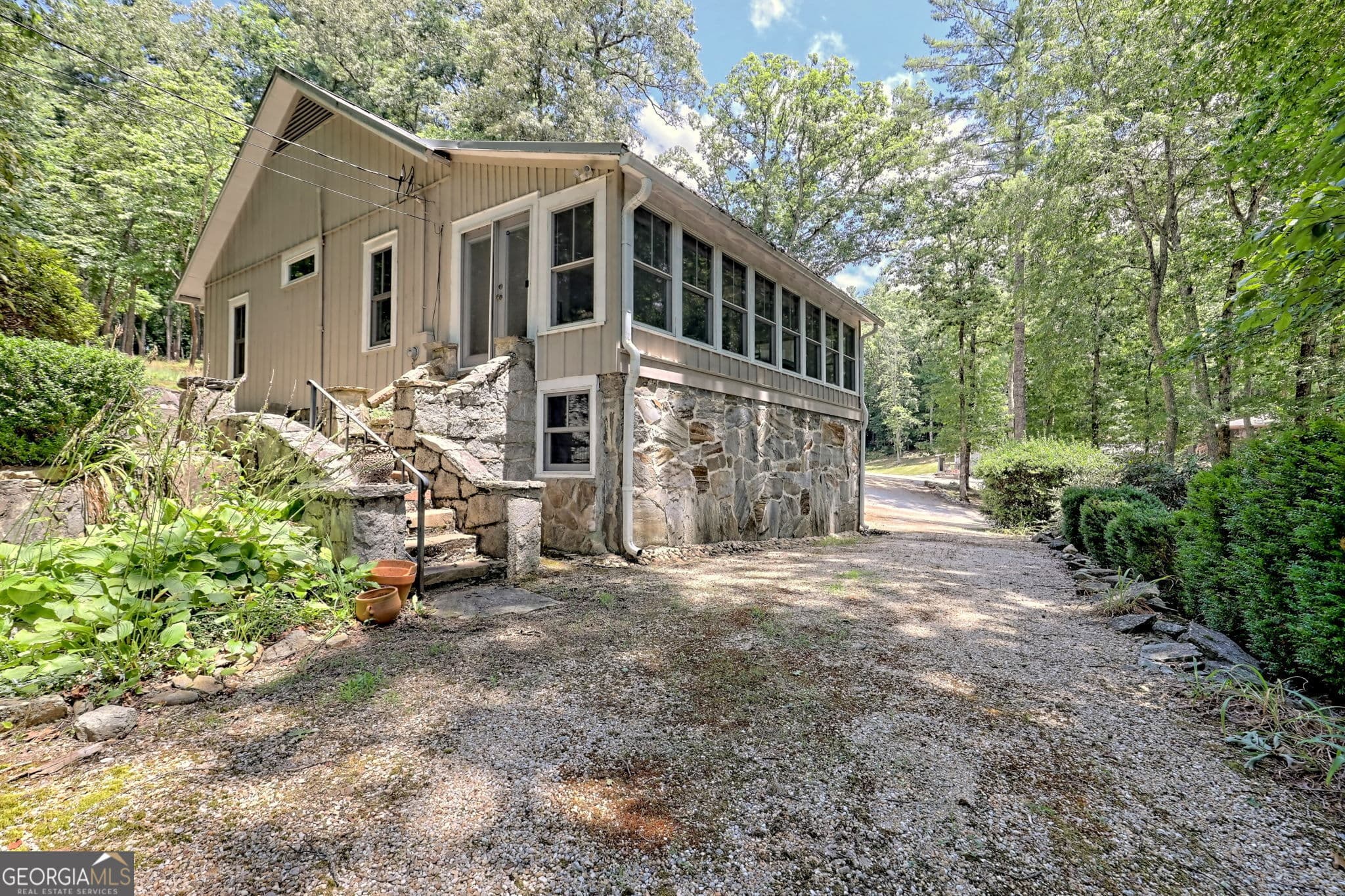 2 bedroom, 2 bathroom, 2,231 sq ft single family residence for sale at 208 Colony Road, Dillard, GA 30537 — photo 2