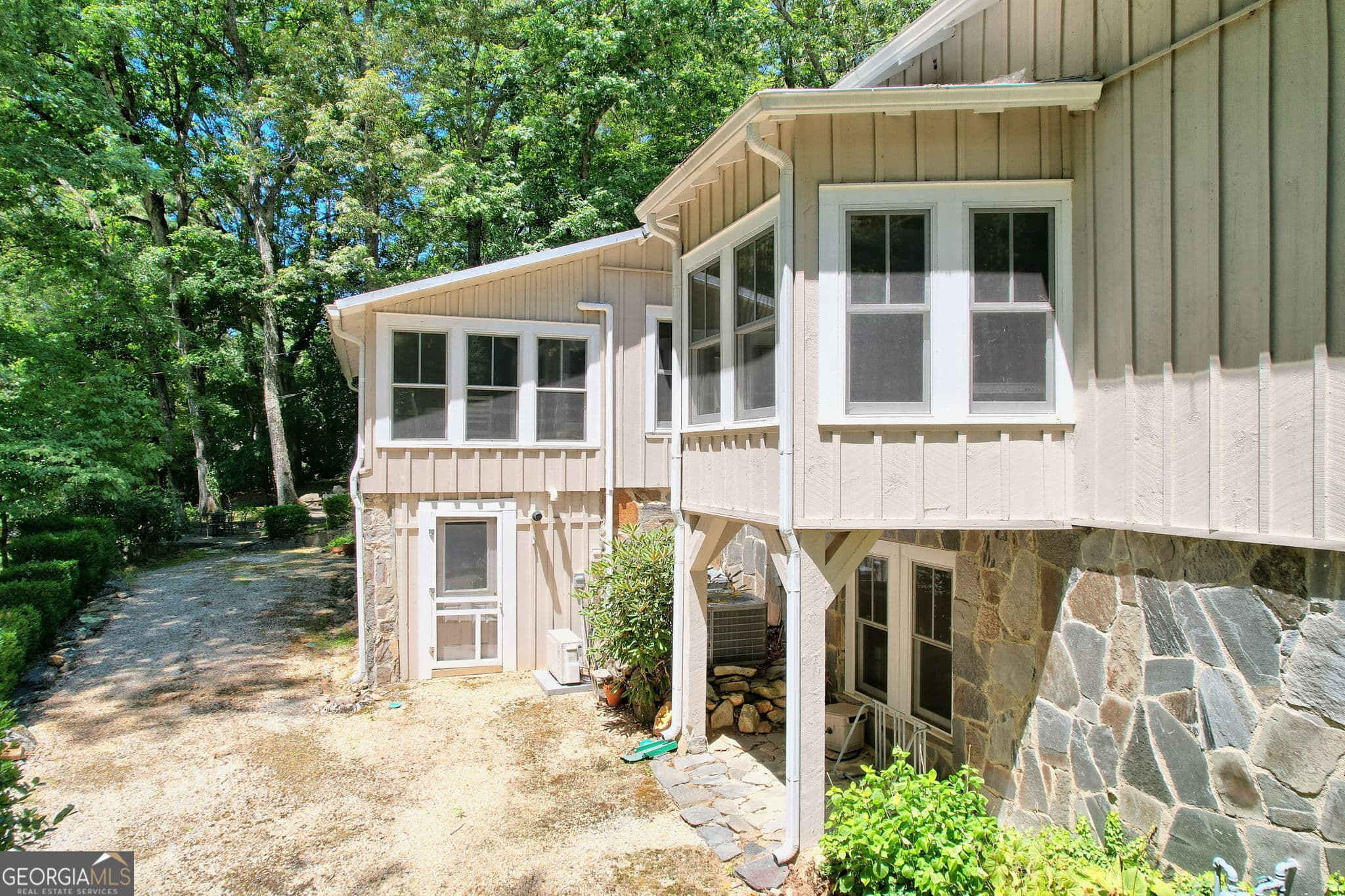 2 bedroom, 2 bathroom, 2,231 sq ft single family residence for sale at 208 Colony Road, Dillard, GA 30537 — photo 7