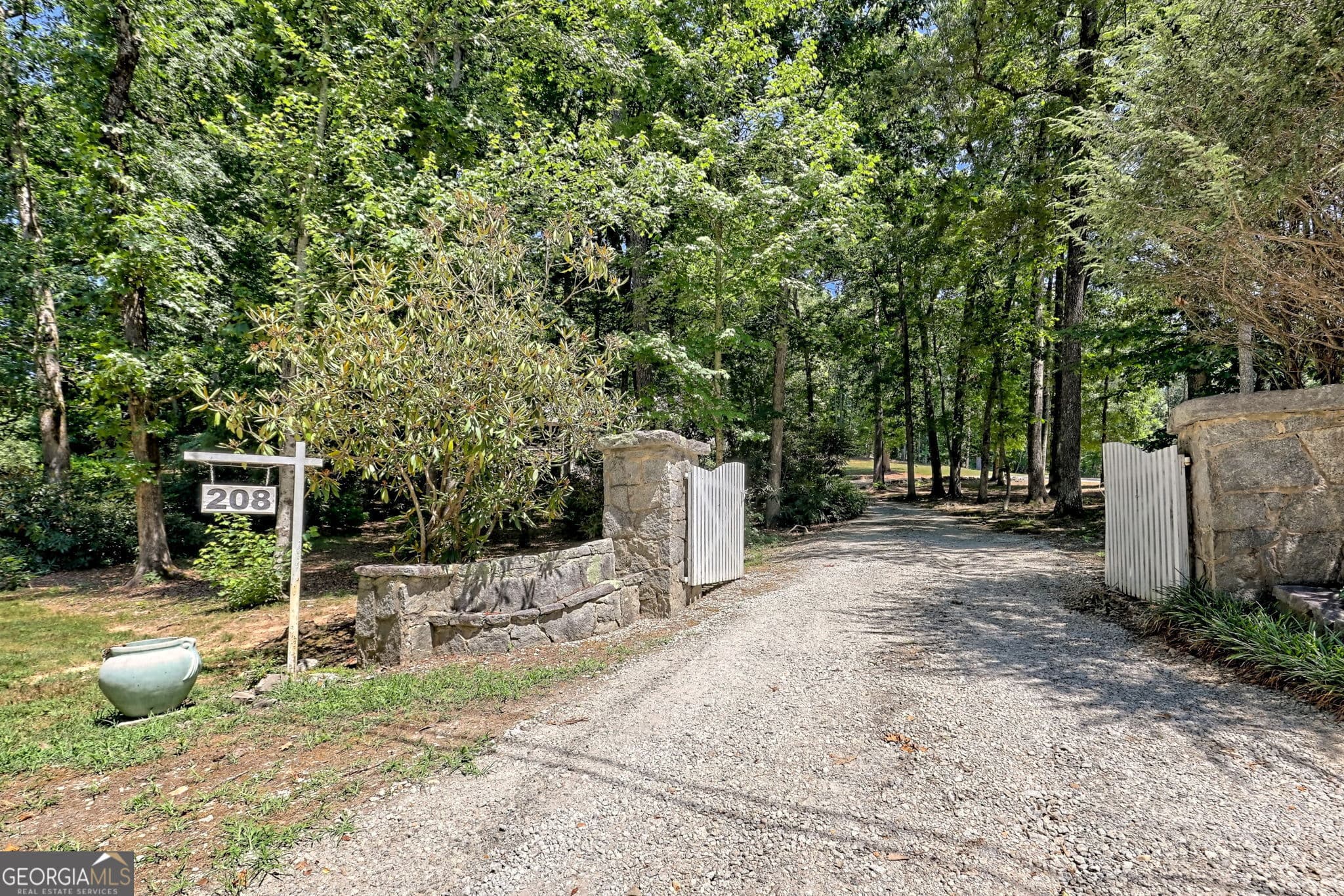 2 bedroom, 2 bathroom, 2,231 sq ft single family residence for sale at 208 Colony Road, Dillard, GA 30537 — photo 3