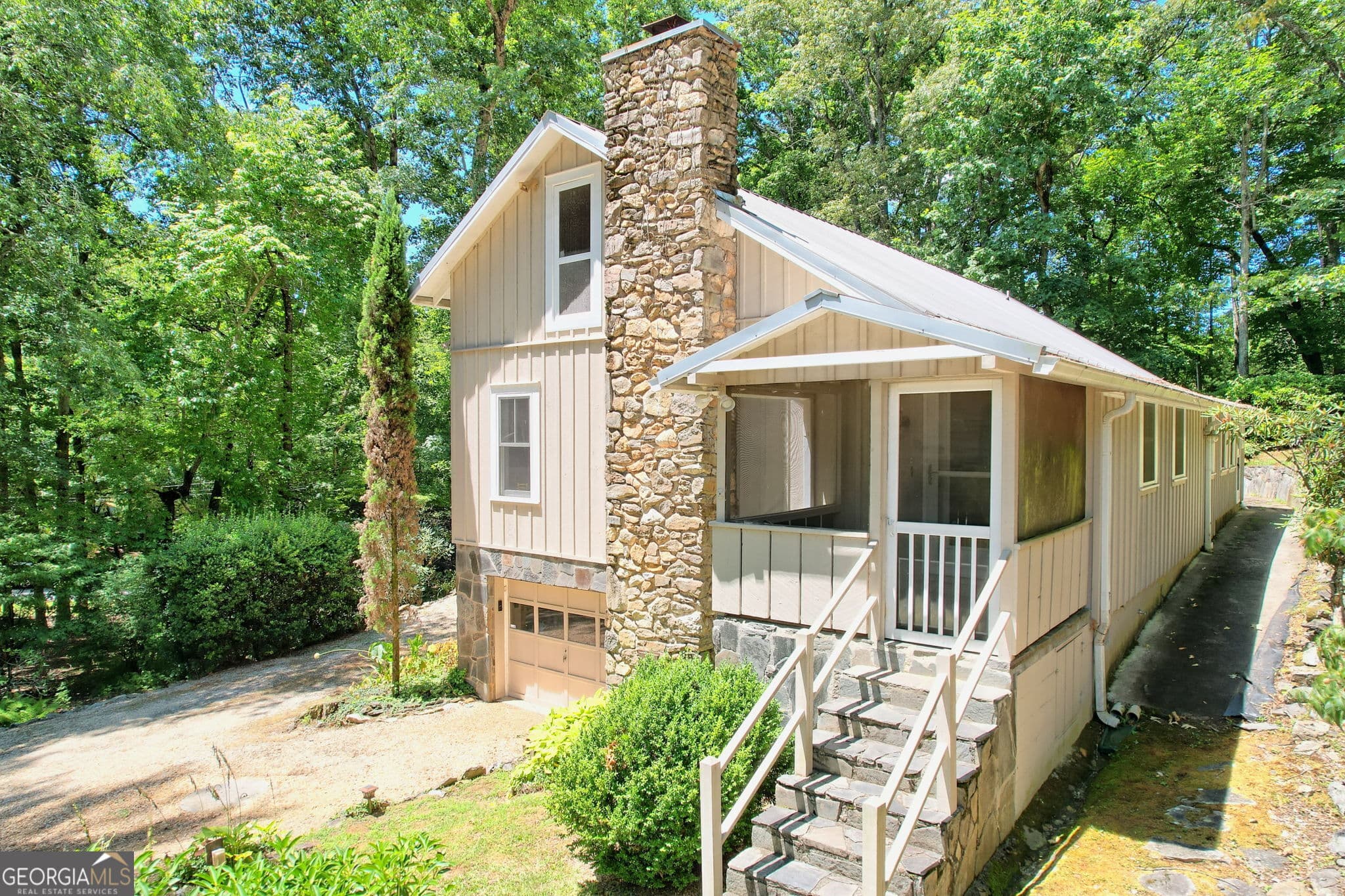 2 bedroom, 2 bathroom, 2,231 sq ft single family residence for sale at 208 Colony Road, Dillard, GA 30537 — photo 9