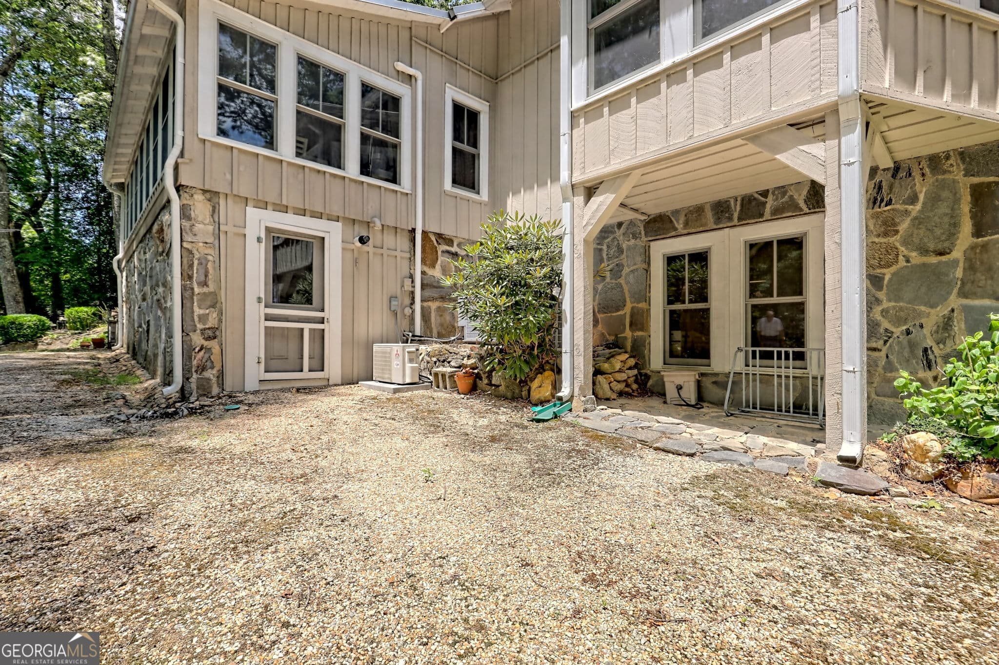 2 bedroom, 2 bathroom, 2,231 sq ft single family residence for sale at 208 Colony Road, Dillard, GA 30537 — photo 8