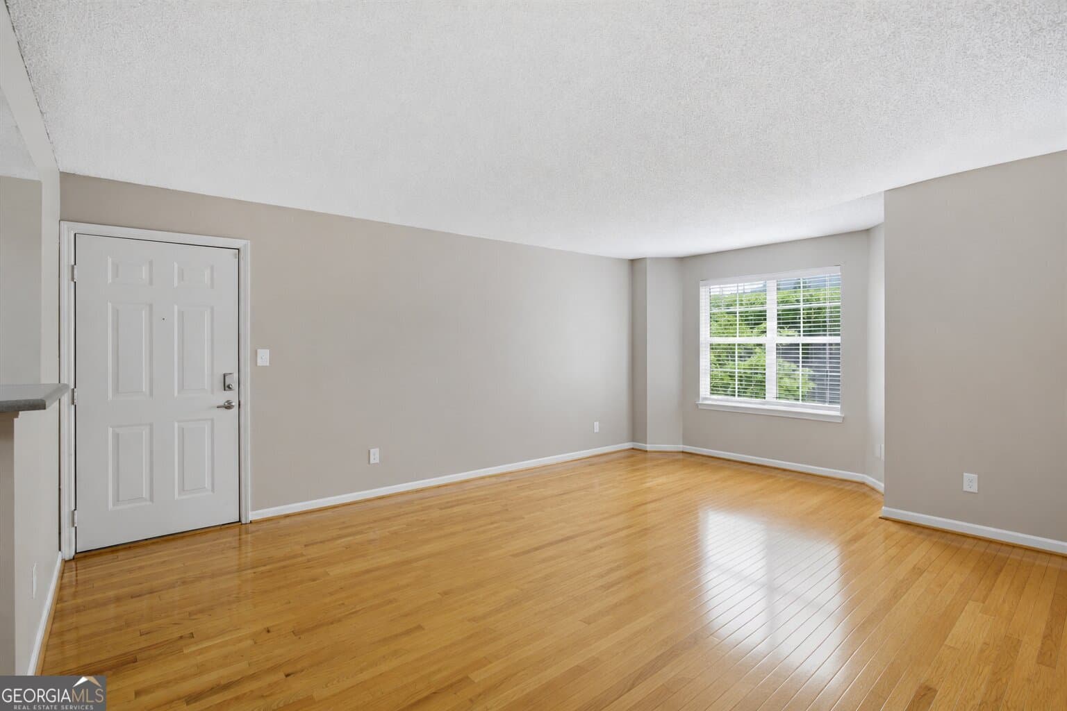 1 bedroom, 1 bathroom, 690 sq ft condominium for sale at 3069 Chastain Park Court, Atlanta, GA 30342 — photo 4