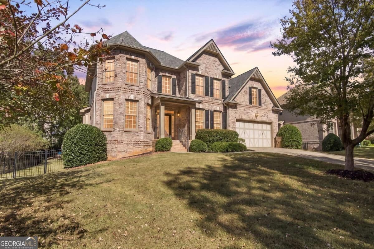6 bedroom, 5 bathroom, 4,523 sq ft single family residence for sale at 1905 Macby Drive, Marietta, GA 30066 — photo 2