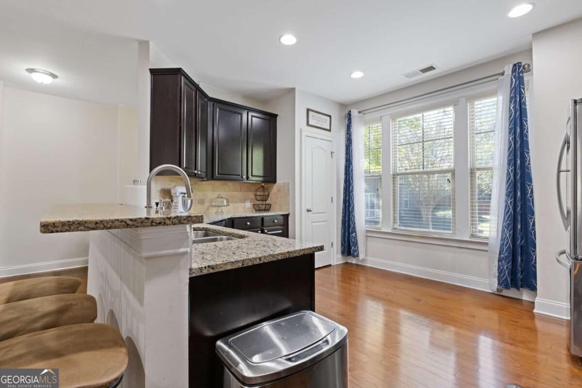 4 bedroom, 3.5 bathroom, 2,516 sq ft townhouse for sale at 5092 Whiteoak Terrace, Smyrna, GA 30080 — photo 7