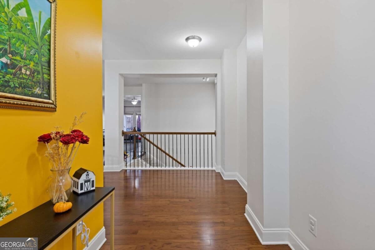 4 bedroom, 3.5 bathroom, 2,516 sq ft townhouse for sale at 5092 Whiteoak Terrace, Smyrna, GA 30080 — photo 3
