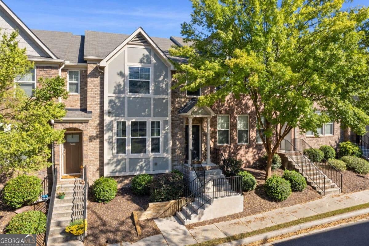4 bedroom, 3.5 bathroom, 2,516 sq ft townhouse for sale at 5092 Whiteoak Terrace, Smyrna, GA 30080 — photo 1 of 32