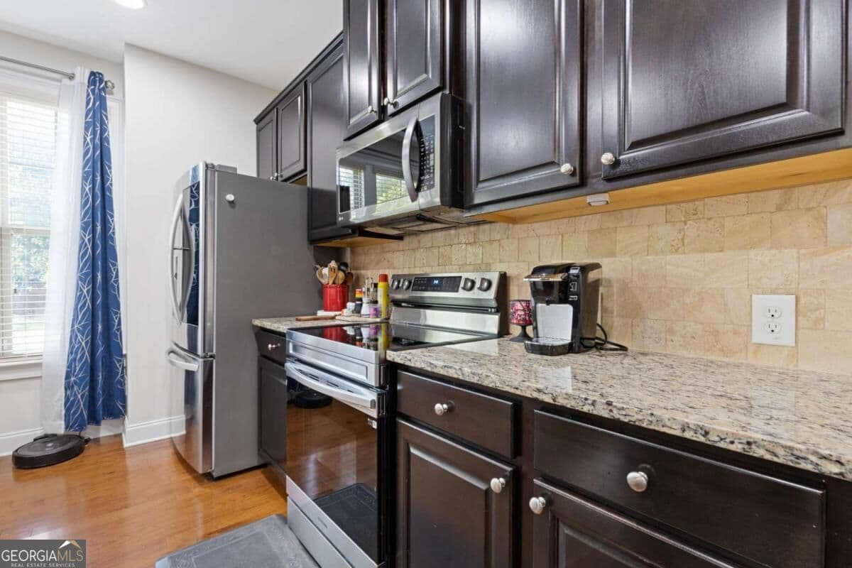 4 bedroom, 3.5 bathroom, 2,516 sq ft townhouse for sale at 5092 Whiteoak Terrace, Smyrna, GA 30080 — photo 9