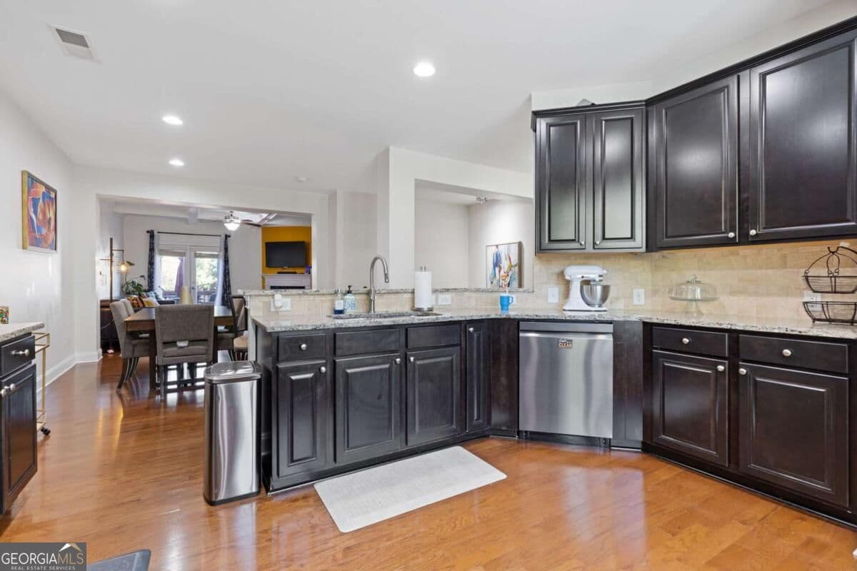 4 bedroom, 3.5 bathroom, 2,516 sq ft townhouse for sale at 5092 Whiteoak Terrace, Smyrna, GA 30080 — photo 10