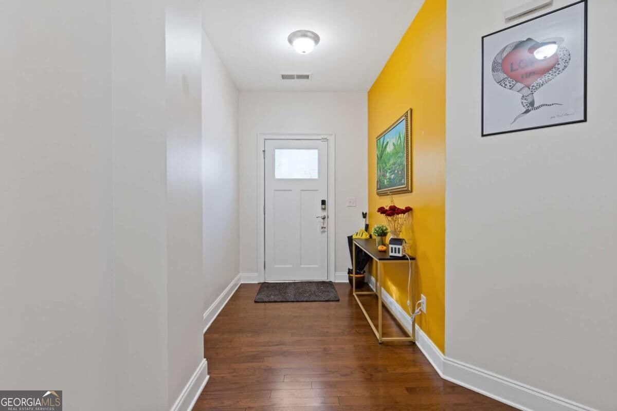 4 bedroom, 3.5 bathroom, 2,516 sq ft townhouse for sale at 5092 Whiteoak Terrace, Smyrna, GA 30080 — photo 4