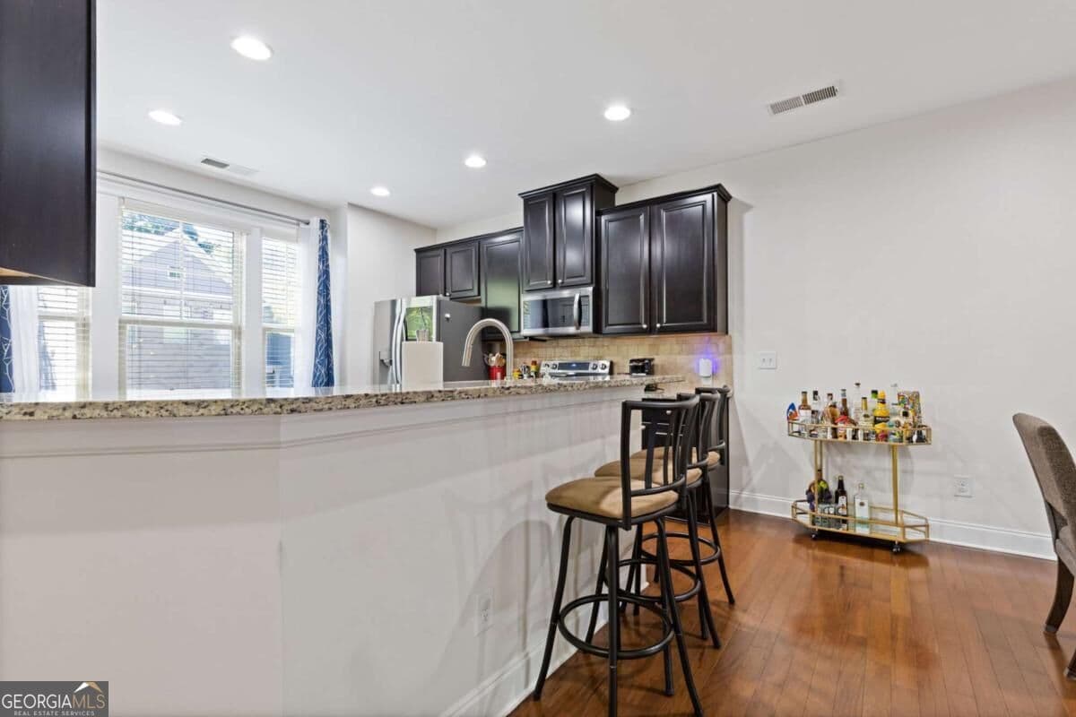 4 bedroom, 3.5 bathroom, 2,516 sq ft townhouse for sale at 5092 Whiteoak Terrace, Smyrna, GA 30080 — photo 8