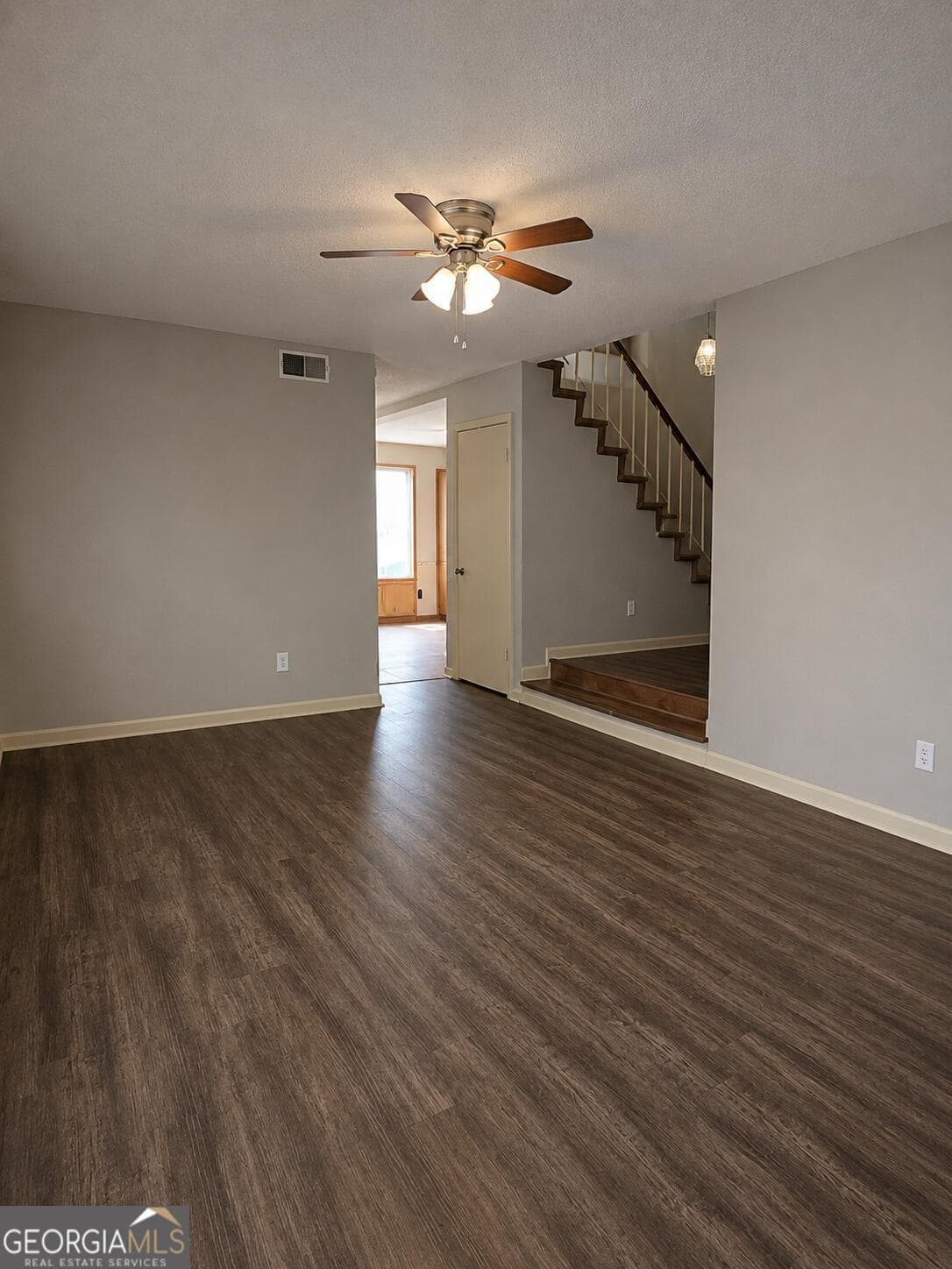 3 bedroom, 2.5 bathroom, 1,366 sq ft condominium for sale at 146 Stoneridge Drive 146, Warner Robins, GA 31088 — photo 3