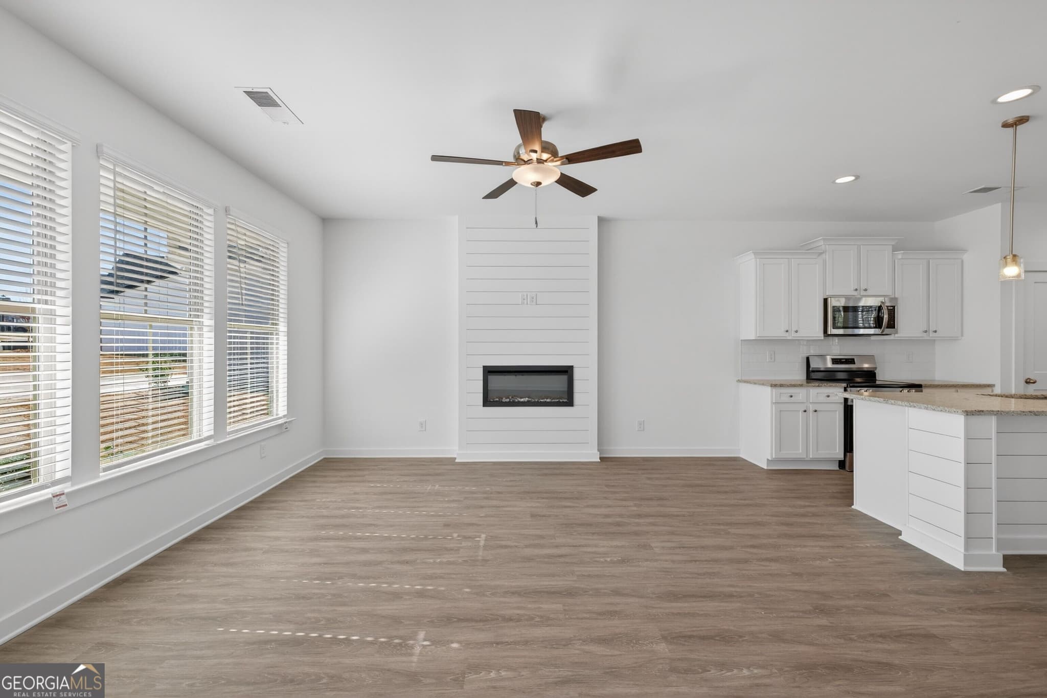 4 bedroom, 2.5 bathroom, 1,865 sq ft single family residence for sale at 109 Royal Tern Lane, Warner Robins, GA 31093 — photo 6