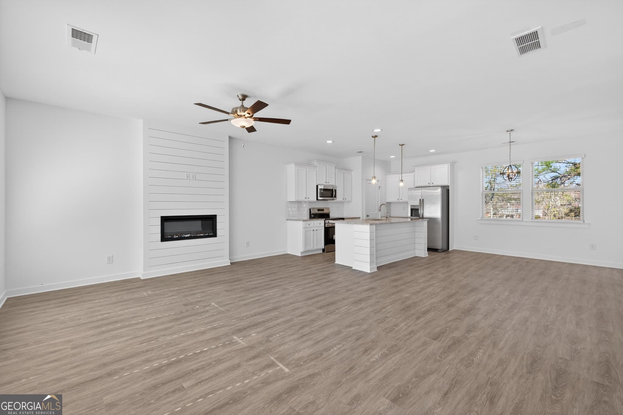 4 bedroom, 2.5 bathroom, 1,865 sq ft single family residence for sale at 109 Royal Tern Lane, Warner Robins, GA 31093 — photo 5
