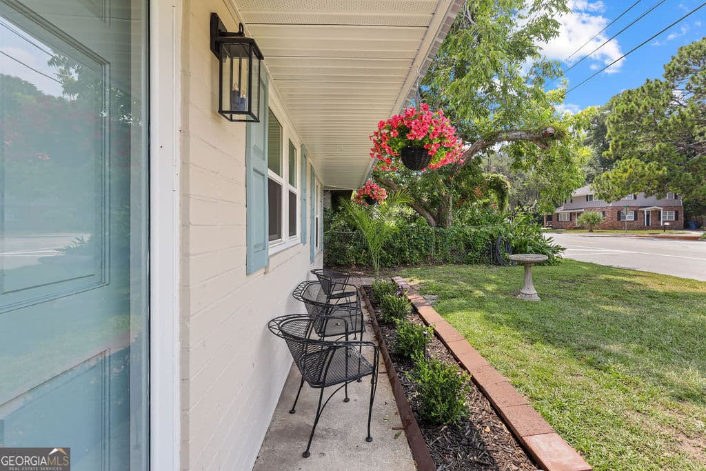3 bedroom, 2 bathroom, 1,120 sq ft single family residence for sale at 1204 4th Avenue, Brunswick, GA 31520 — photo 2