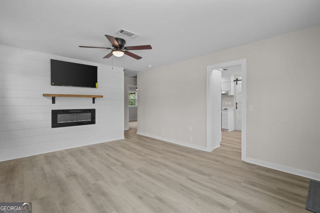 3 bedroom, 2 bathroom, 1,120 sq ft single family residence for sale at 1204 4th Avenue, Brunswick, GA 31520 — photo 6