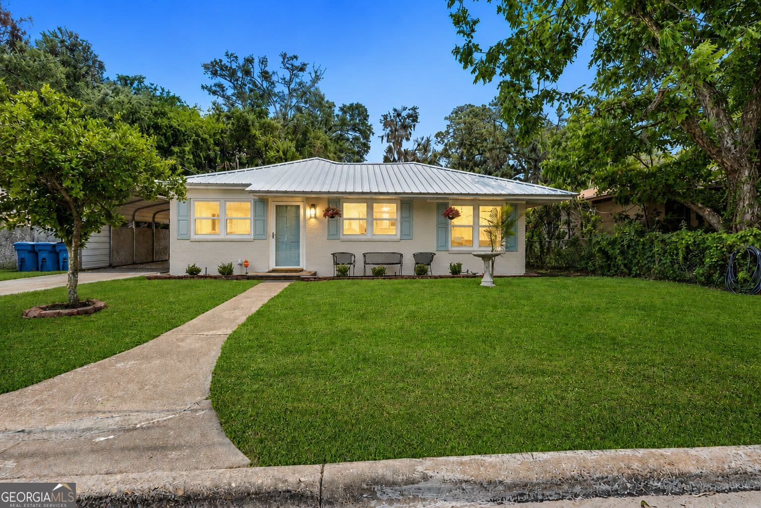 3 bedroom, 2 bathroom, 1,120 sq ft single family residence for sale at 1204 4th Avenue, Brunswick, GA 31520 — photo 1 of 36