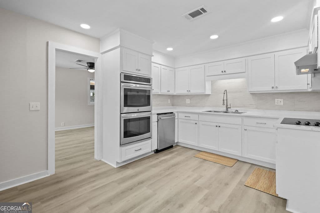 3 bedroom, 2 bathroom, 1,120 sq ft single family residence for sale at 1204 4th Avenue, Brunswick, GA 31520 — photo 5