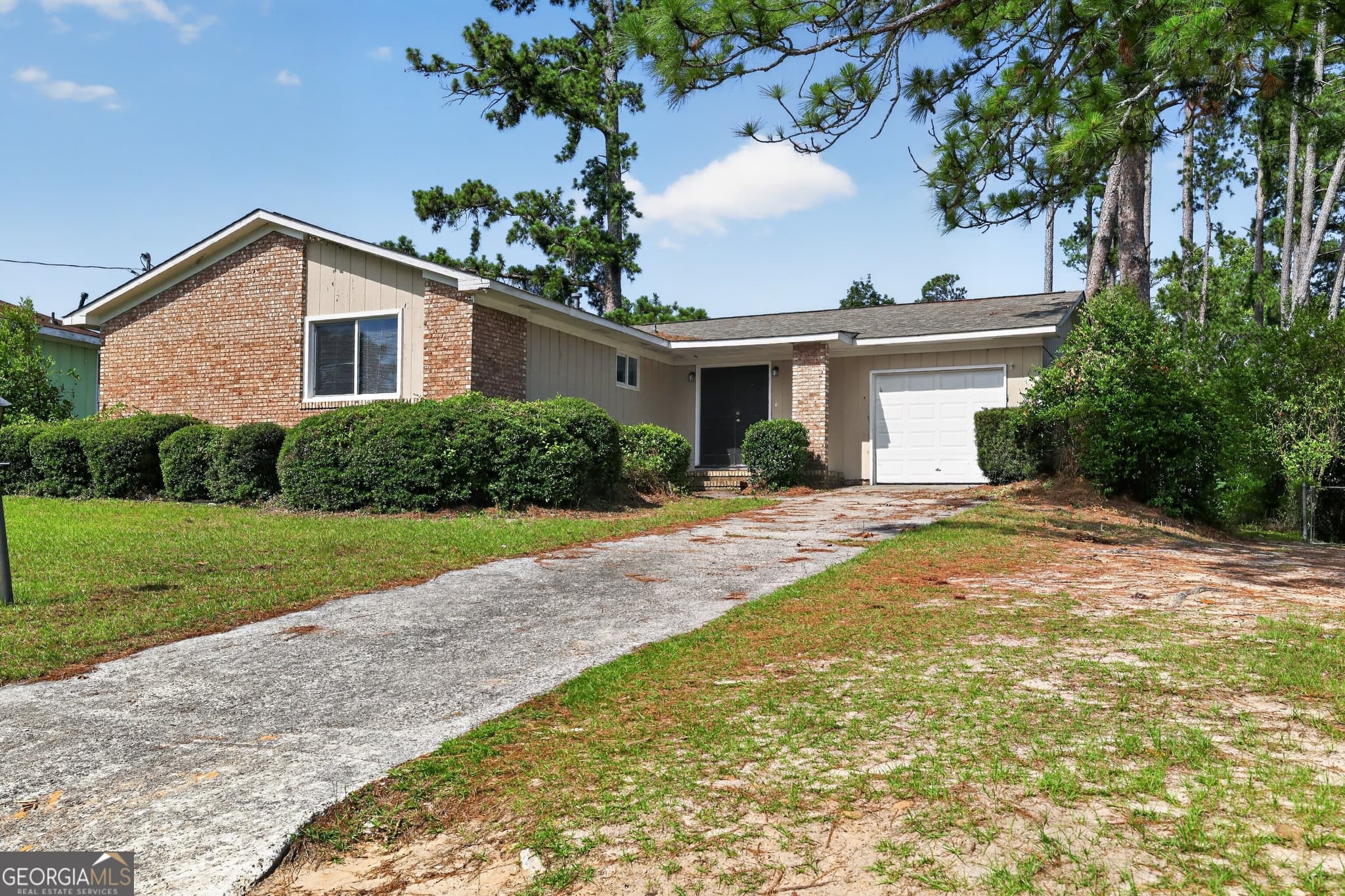 3 bedroom, 2 bathroom, 1,536 sq ft single family residence for sale at 2319 Shadowood Drive, Augusta, GA 30906 — photo 2