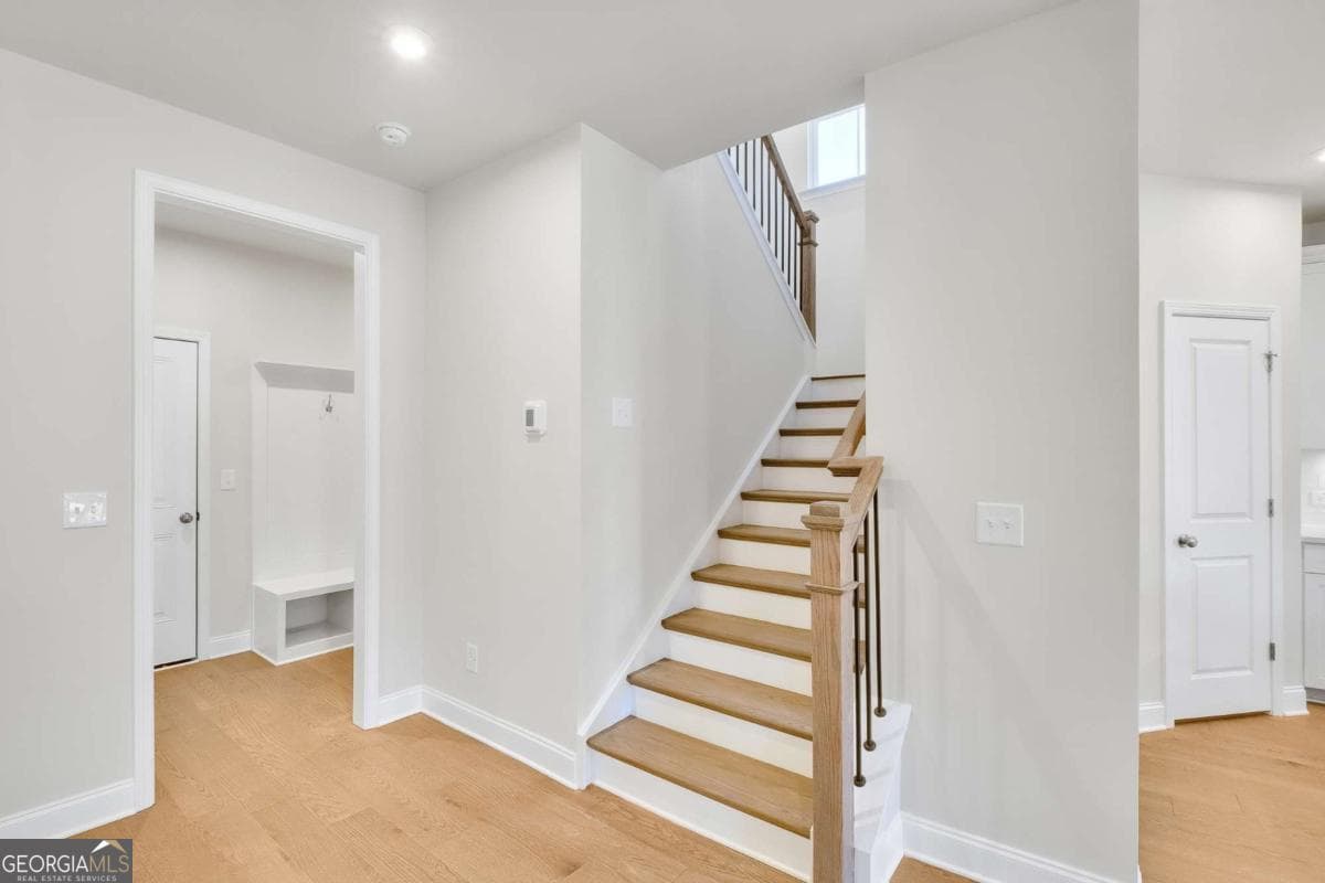 3 bedroom, 2.5 bathroom, 1,911 sq ft townhouse for sale at 5651 Tillman Way, Powder Springs, GA 30127 — photo 7