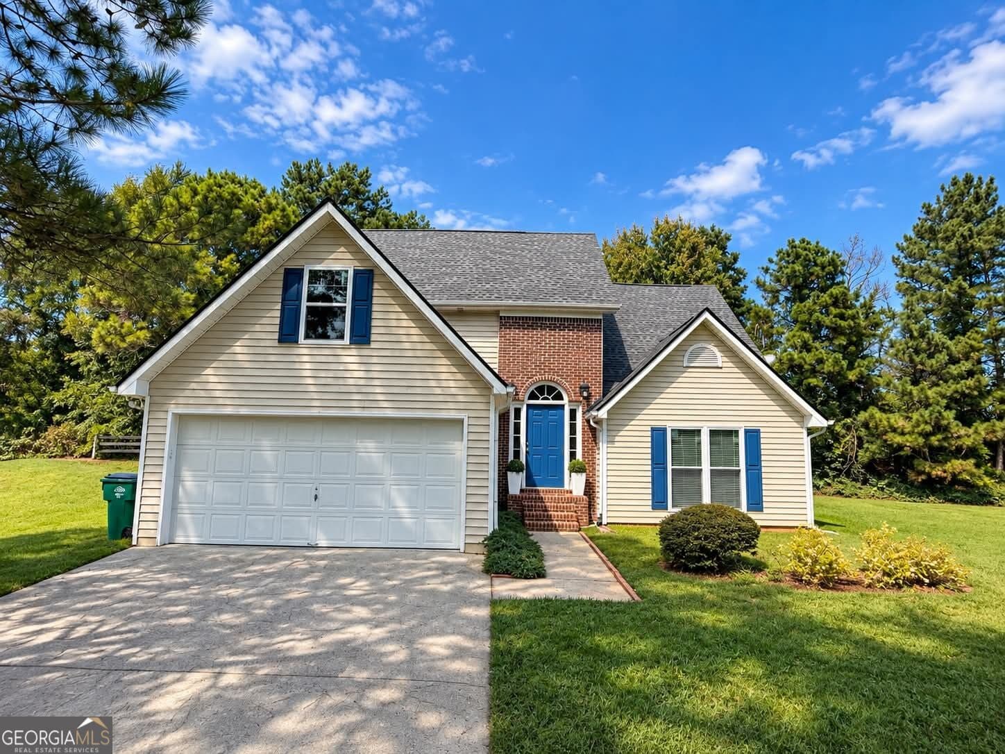 4 bedroom, 3.5 bathroom, 2,700 sq ft single family residence for sale at 1831 Green Oak Circle, Lawrenceville, GA 30043 — photo 3