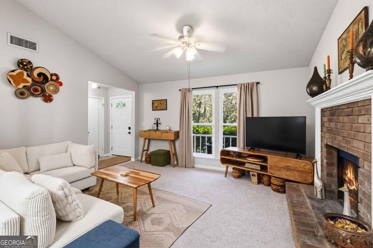 3 bedroom, 2.5 bathroom, 1,412 sq ft single family residence for sale at 10303 Briarbay Drive, Jonesboro, GA 30238 — photo 5