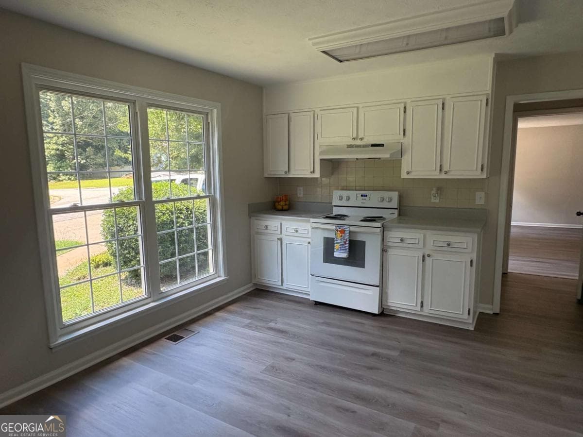 3 bedroom, 2.5 bathroom, 2,084 sq ft single family residence for sale at 6762 Oakland Drive, Douglasville, GA 30135 — photo 7