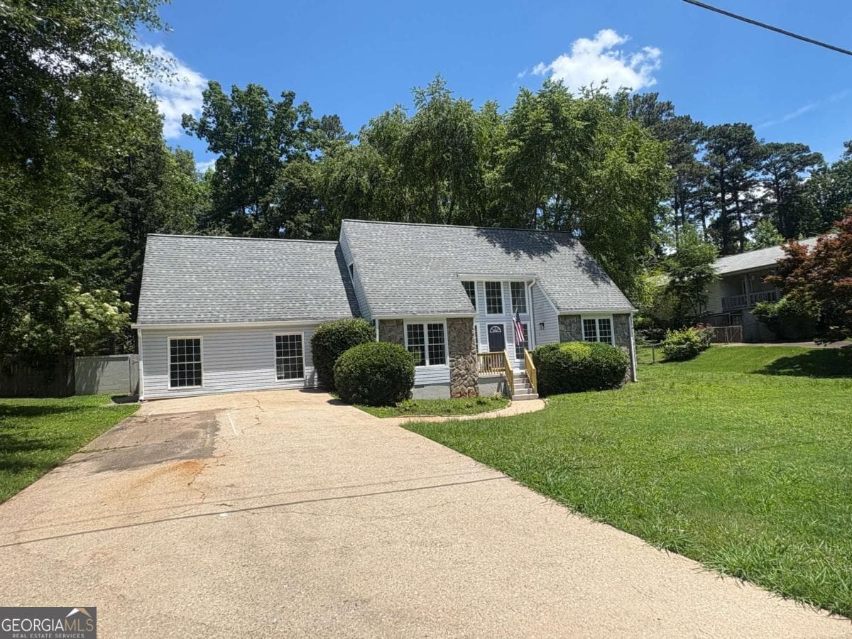 3 bedroom, 2.5 bathroom, 2,084 sq ft single family residence for sale at 6762 Oakland Drive, Douglasville, GA 30135 — photo 3