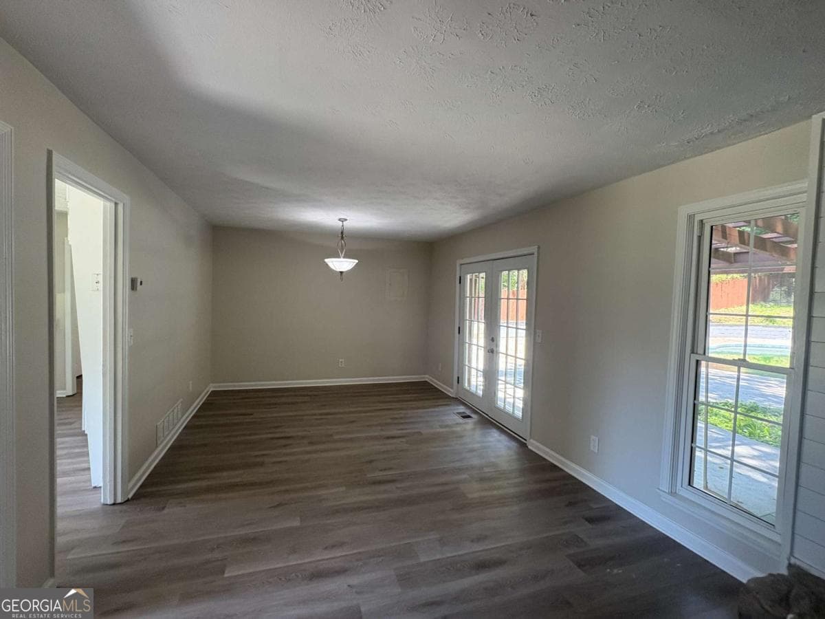 3 bedroom, 2.5 bathroom, 2,084 sq ft single family residence for sale at 6762 Oakland Drive, Douglasville, GA 30135 — photo 8