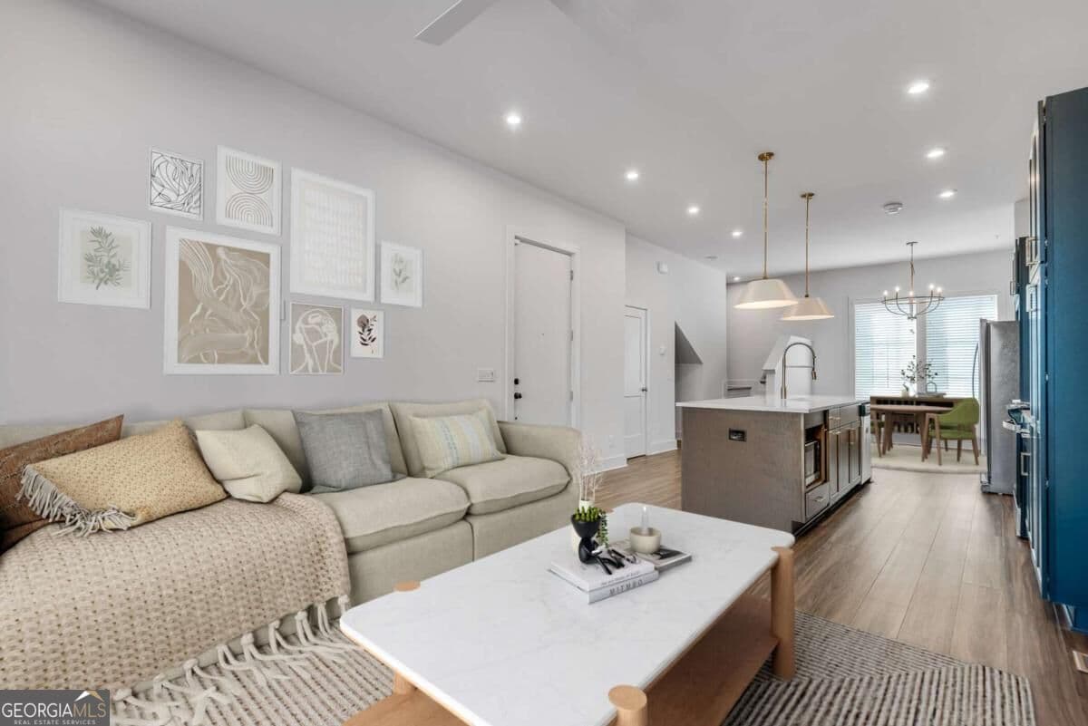 2 bedroom, 2.5 bathroom, 1,317 sq ft condominium for sale at 1273 Longreen Terrace, Atlanta, GA 30318 — photo 6