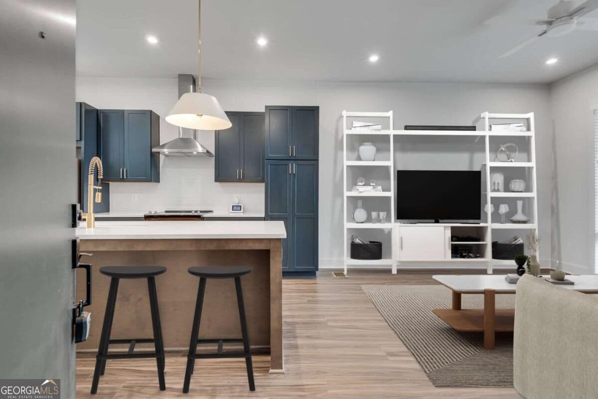 2 bedroom, 2.5 bathroom, 1,317 sq ft condominium for sale at 1273 Longreen Terrace, Atlanta, GA 30318 — photo 3