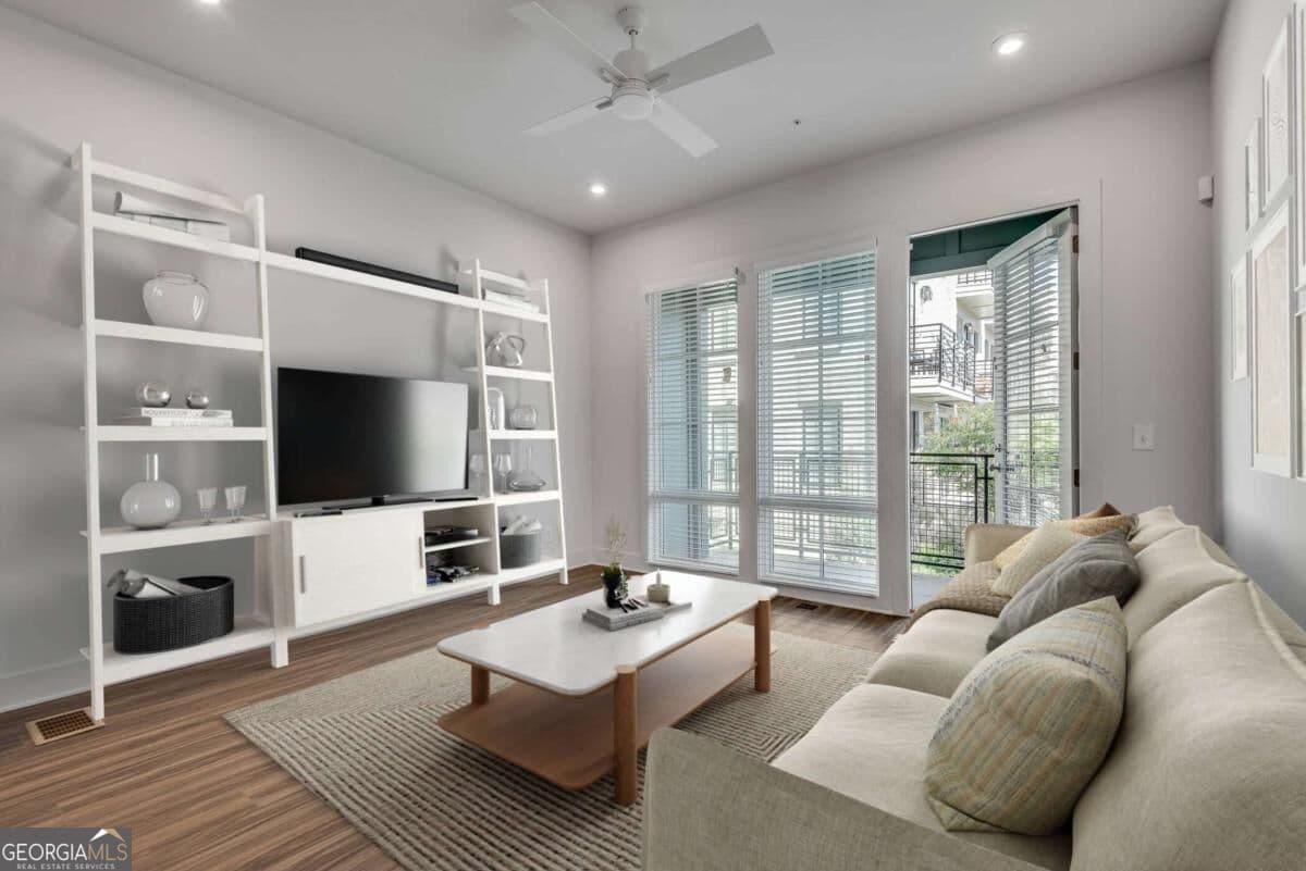 2 bedroom, 2.5 bathroom, 1,317 sq ft condominium for sale at 1273 Longreen Terrace, Atlanta, GA 30318 — photo 5