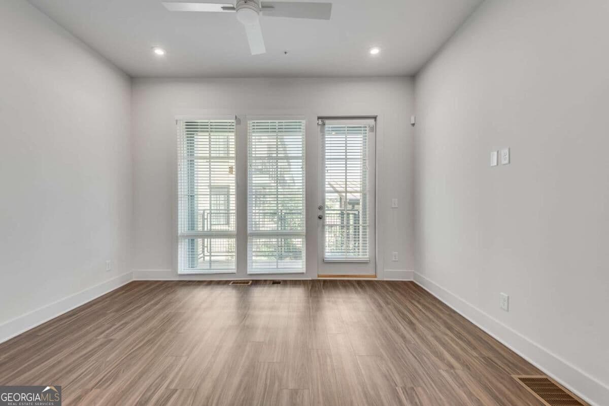 2 bedroom, 2.5 bathroom, 1,317 sq ft condominium for sale at 1273 Longreen Terrace, Atlanta, GA 30318 — photo 10