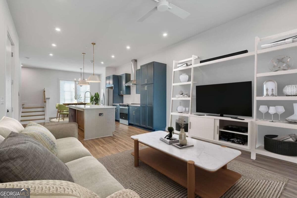 2 bedroom, 2.5 bathroom, 1,317 sq ft condominium for sale at 1273 Longreen Terrace, Atlanta, GA 30318 — photo 4