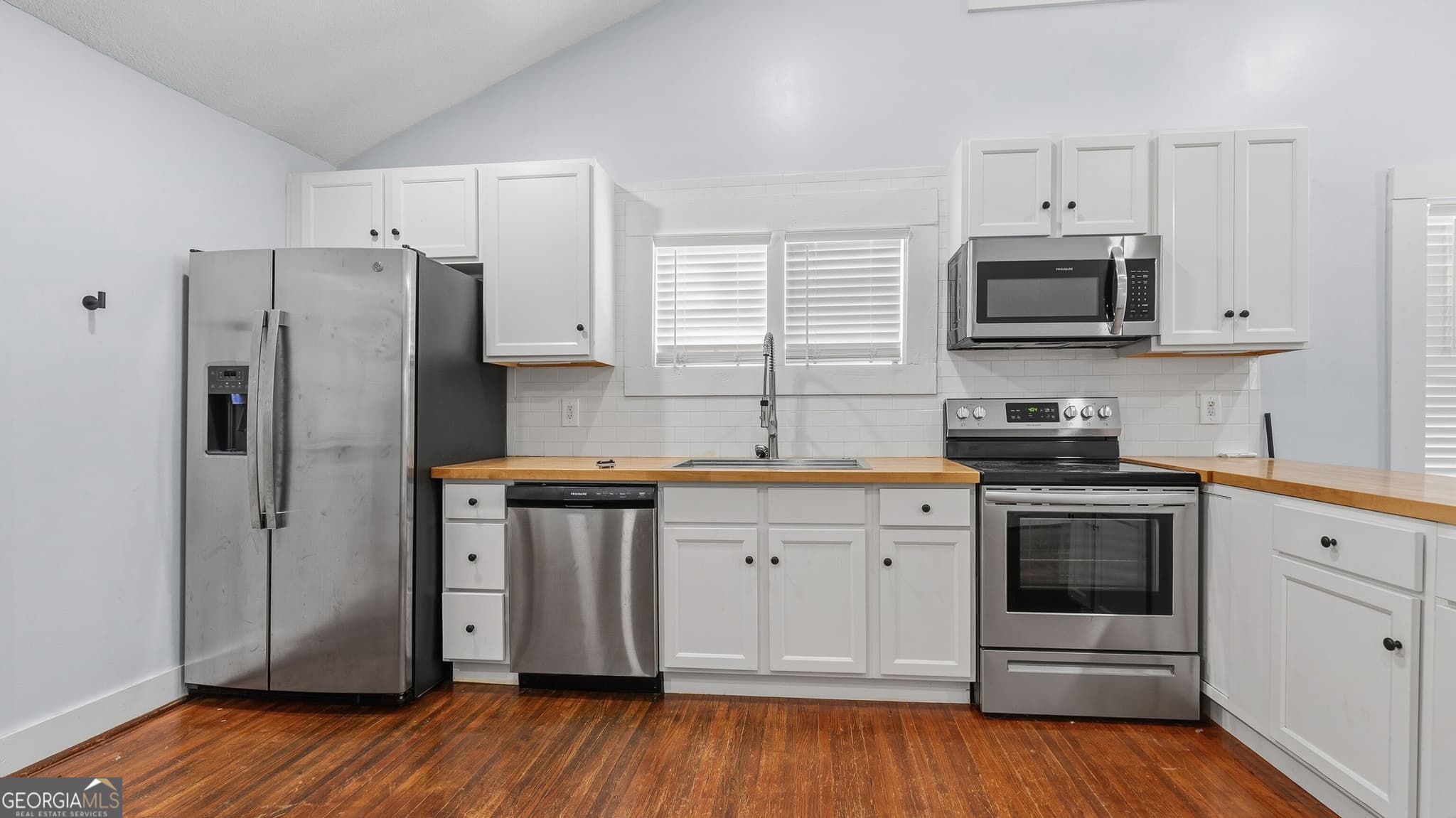 3 bedroom, 2 bathroom, 1,064 sq ft single family residence for sale at 19 McDonald Street, Hazlehurst, GA 31539 — photo 6