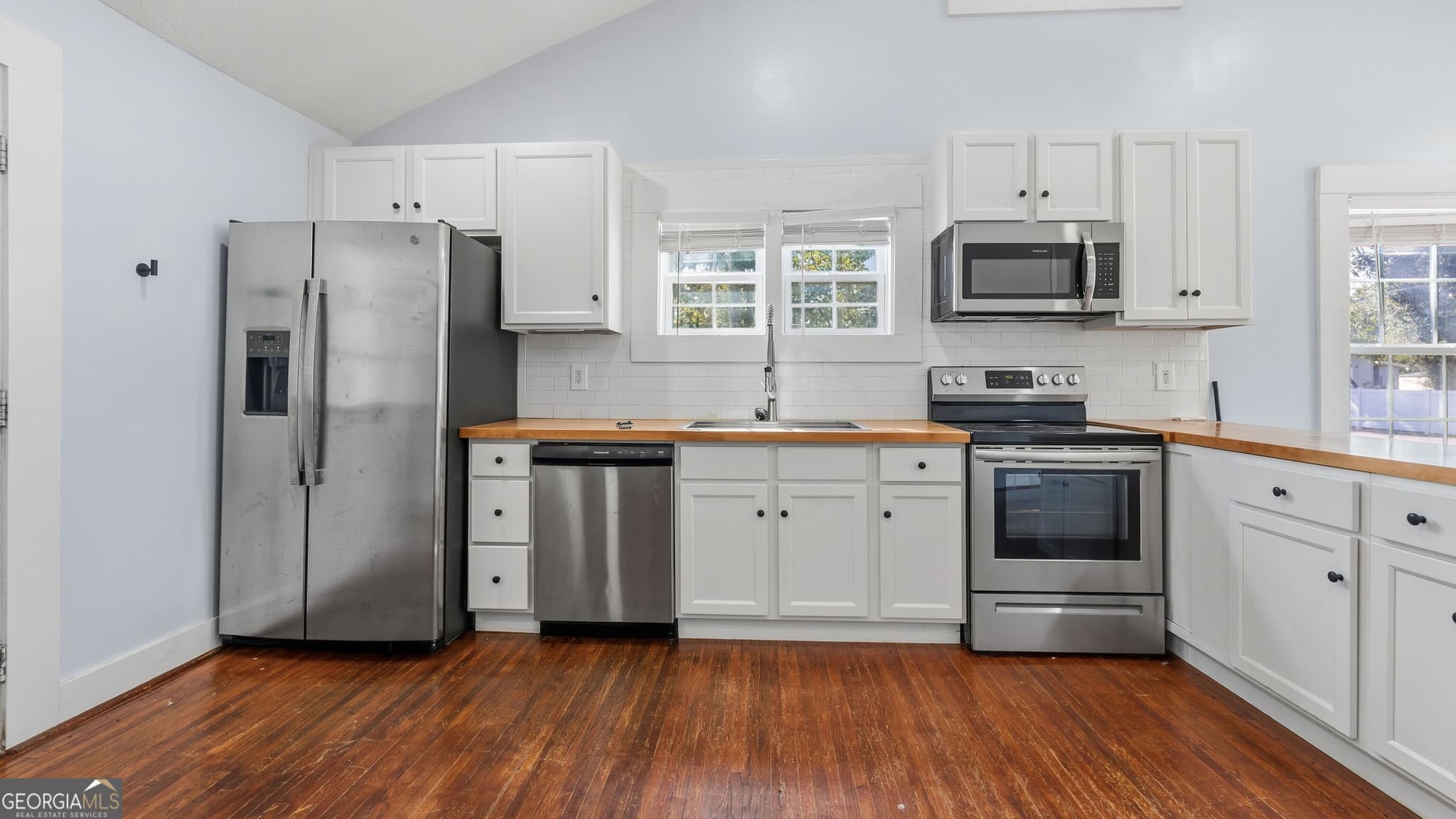 3 bedroom, 2 bathroom, 1,064 sq ft single family residence for sale at 19 McDonald Street, Hazlehurst, GA 31539 — photo 7