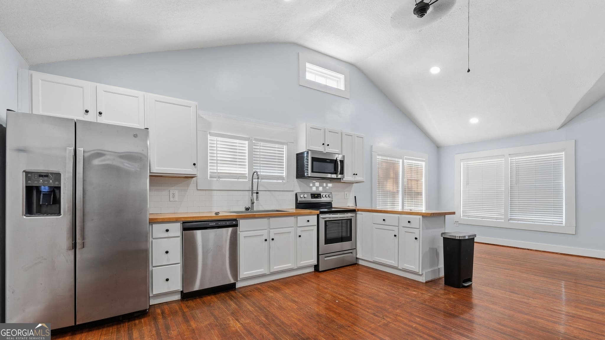 3 bedroom, 2 bathroom, 1,064 sq ft single family residence for sale at 19 McDonald Street, Hazlehurst, GA 31539 — photo 5