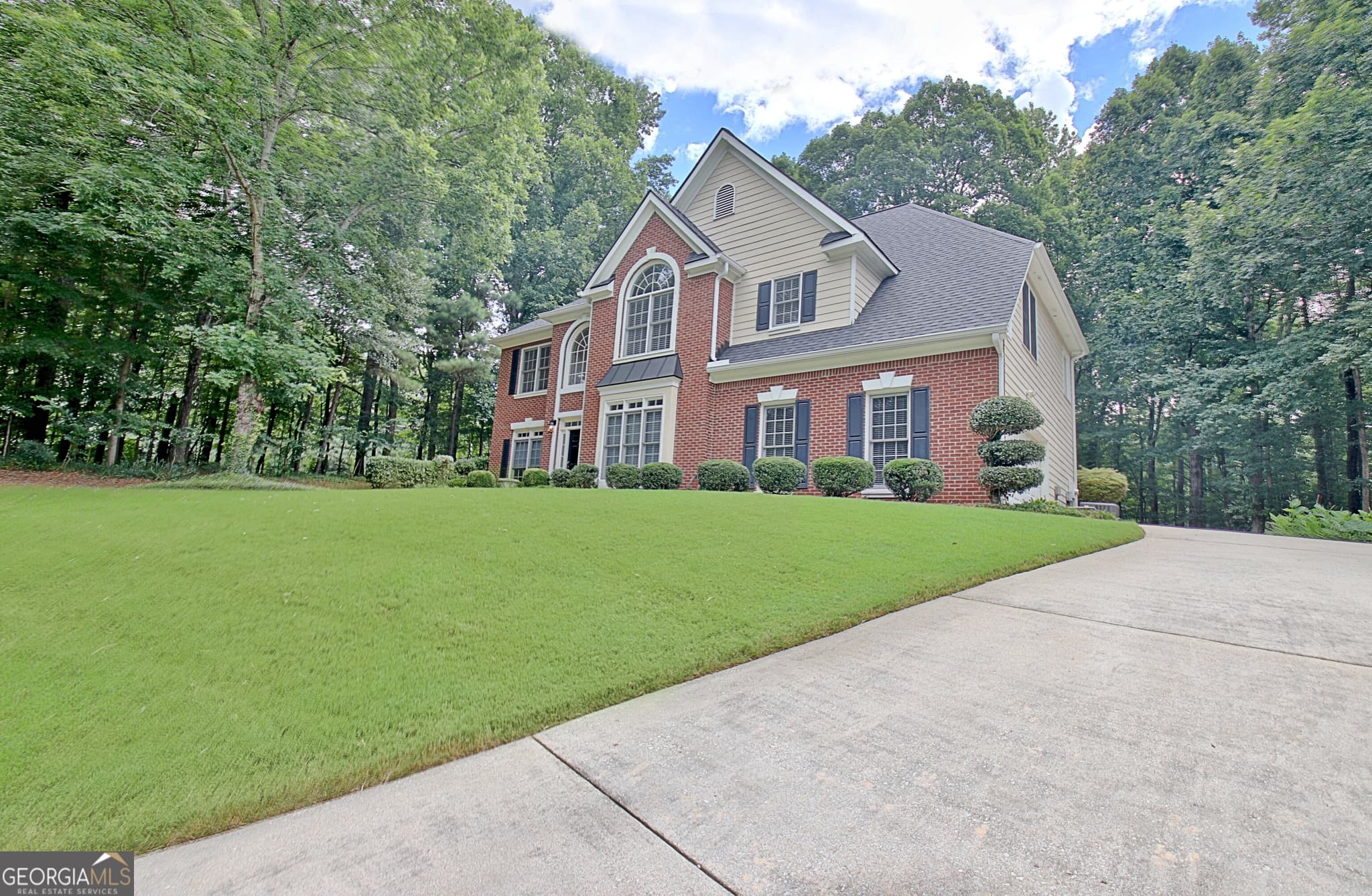 4 bedroom, 2.5 bathroom, 3,236 sq ft single family residence for sale at 314 Grovewood Lane, Peachtree City, GA 30269 — photo 2