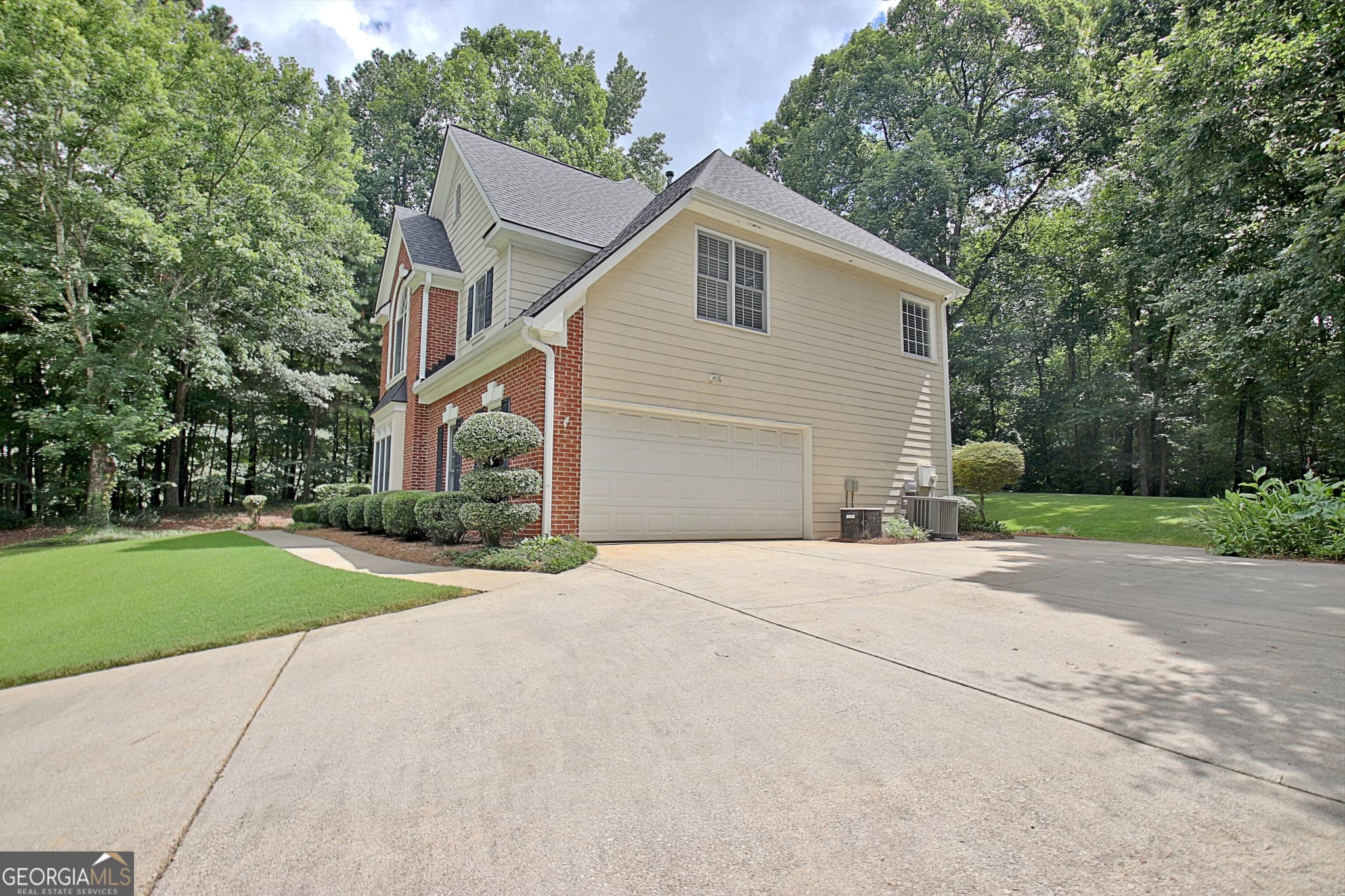 4 bedroom, 2.5 bathroom, 3,236 sq ft single family residence for sale at 314 Grovewood Lane, Peachtree City, GA 30269 — photo 4
