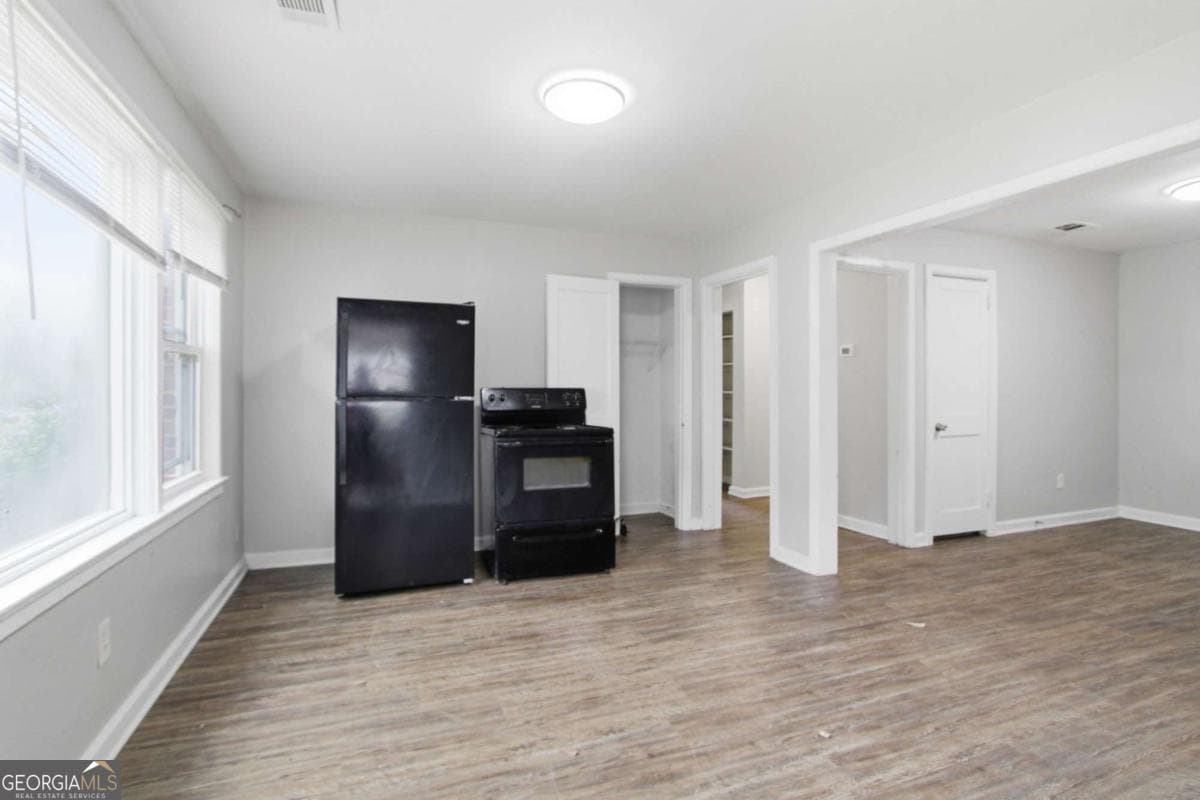 3 bedroom, 2 bathroom, 1,007 sq ft single family residence for sale at 1837 Oakmont Drive, Atlanta, GA 30314 — photo 3