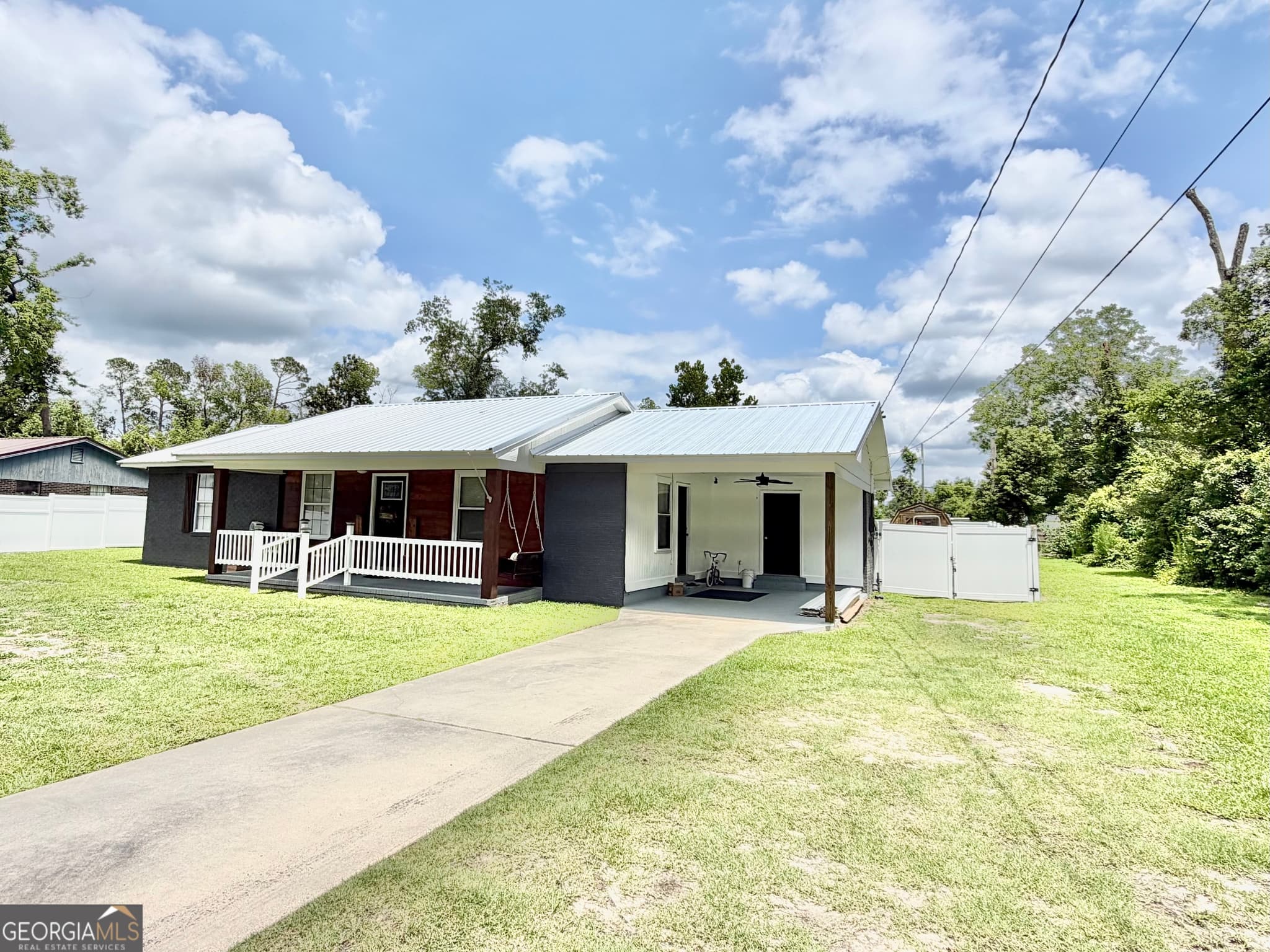 3 bedroom, 1 bathroom, 1,196 sq ft single family residence for sale at 53 Carey Drive, Hazlehurst, GA 31539 — photo 2