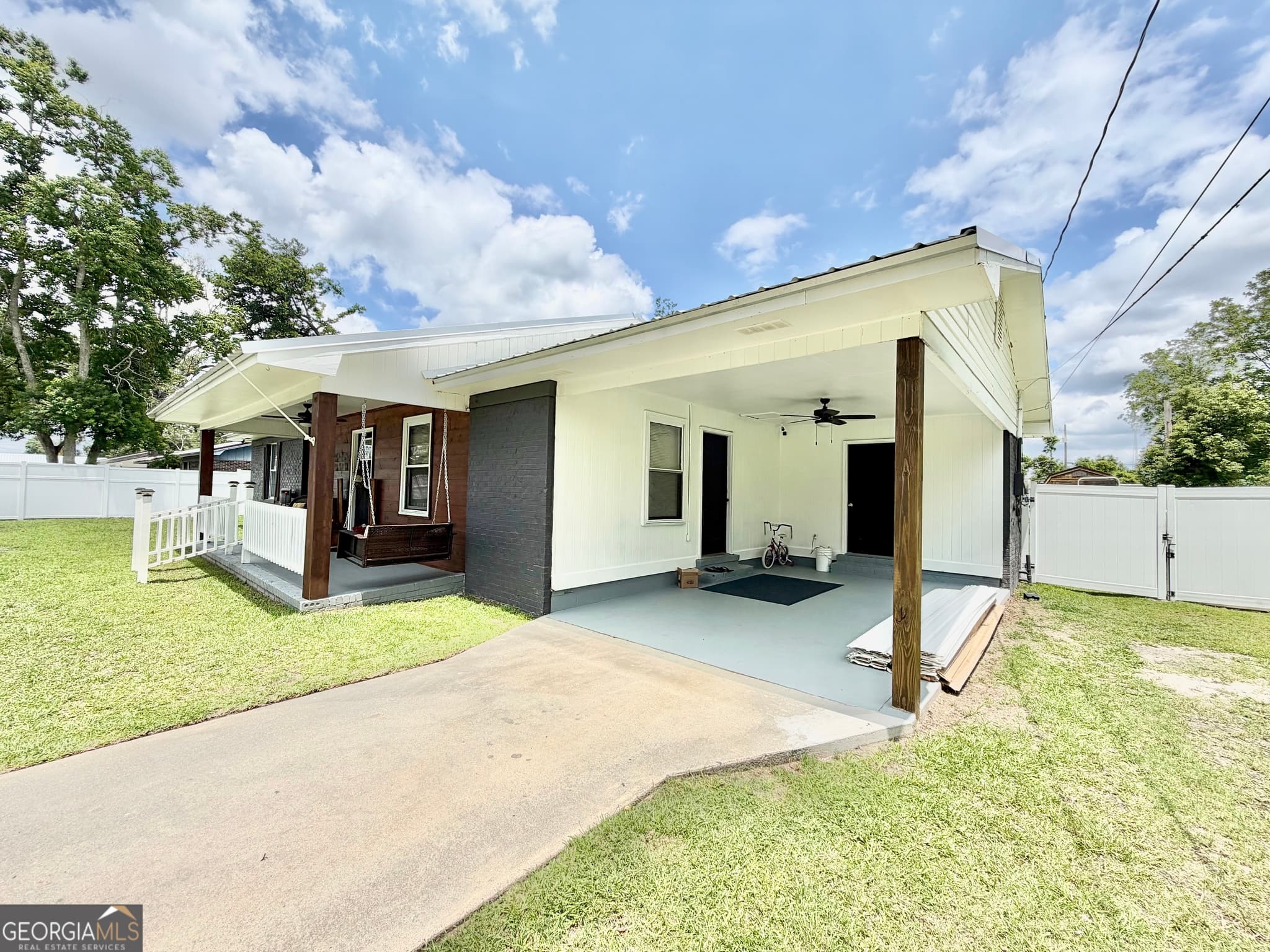 3 bedroom, 1 bathroom, 1,196 sq ft single family residence for sale at 53 Carey Drive, Hazlehurst, GA 31539 — photo 3
