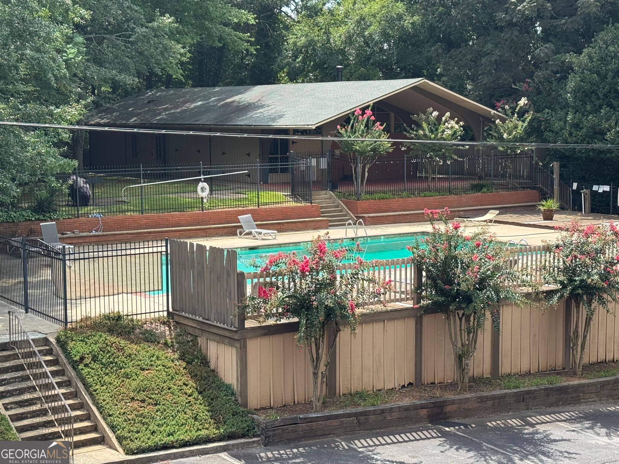 2 bedroom, 1 bathroom, 1,022 sq ft condominium for sale at 250 Little Street B110, Athens, GA 30605 — photo 10