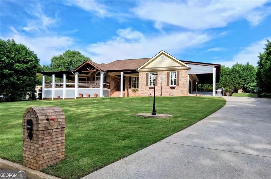 3 bedroom, 2.5 bathroom, 2,048 sq ft single family residence for sale at 11524 Summer Trace, Hampton, GA 30228 — photo 2
