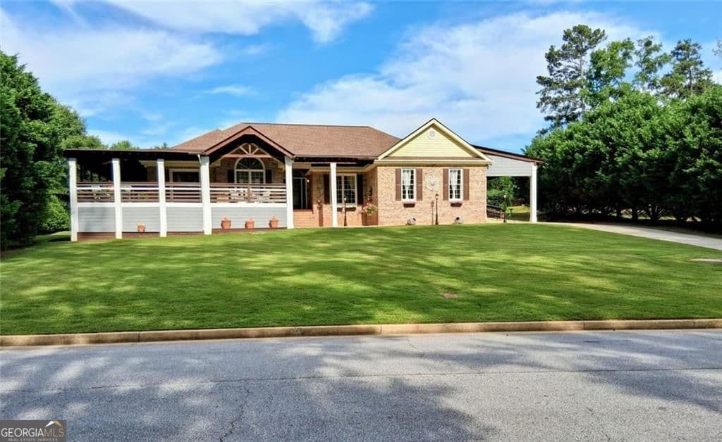 3 bedroom, 2.5 bathroom, 2,048 sq ft single family residence for sale at 11524 Summer Trace, Hampton, GA 30228 — photo 1 of 60