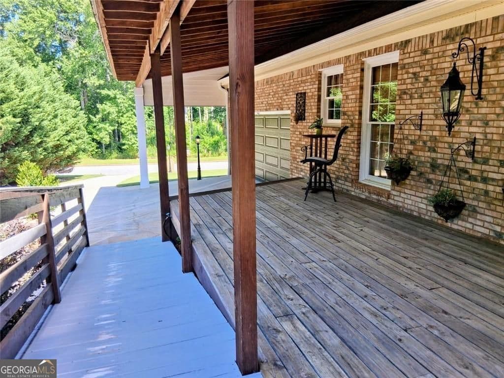 3 bedroom, 2.5 bathroom, 2,048 sq ft single family residence for sale at 11524 Summer Trace, Hampton, GA 30228 — photo 8