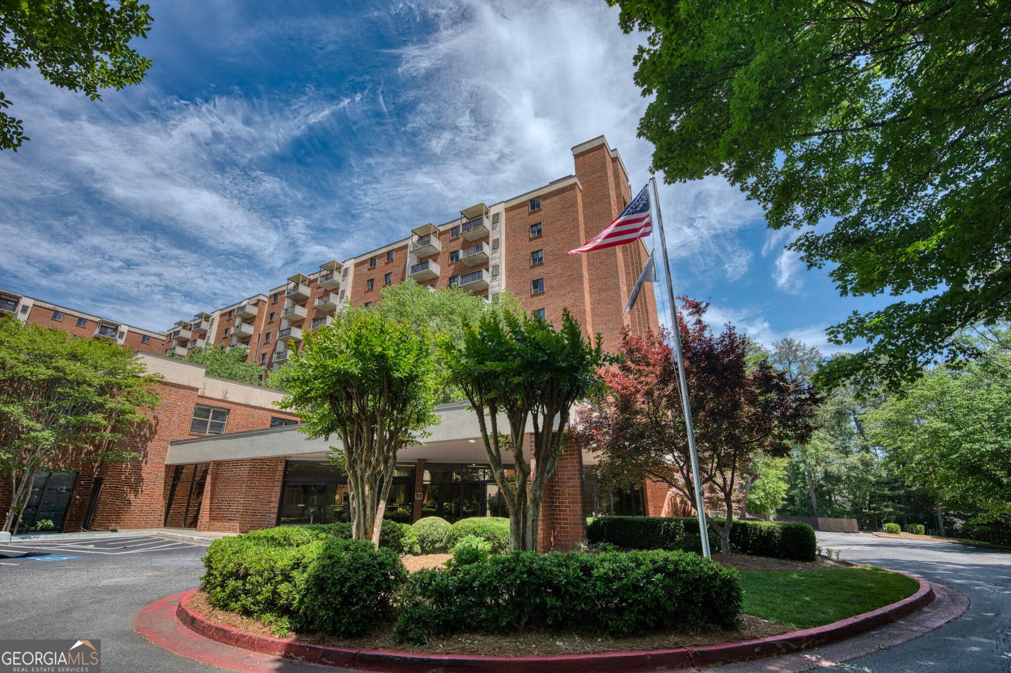 2 bedroom, 2 bathroom, 1,070 sq ft condominium for sale at 300 Johnson Ferry Road A207, Atlanta, GA 30328 — photo 1 of 41