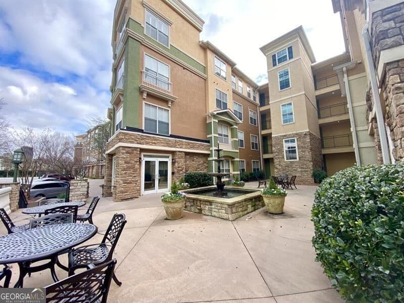 1 bedroom, 1 bathroom, 648 sq ft condominium for rent at 10 Perimeter Summit Boulevard 1202, Atlanta, GA 30319 for $1,450 a month — photo 1 of 20