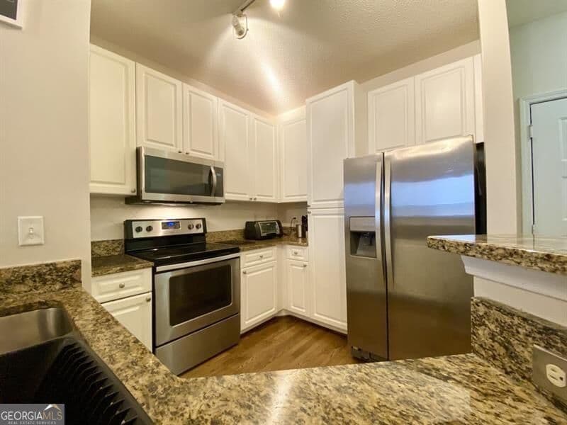 1 bedroom, 1 bathroom, 648 sq ft condominium for rent at 10 Perimeter Summit Boulevard 1202, Atlanta, GA 30319 for $1,450 a month — photo 8