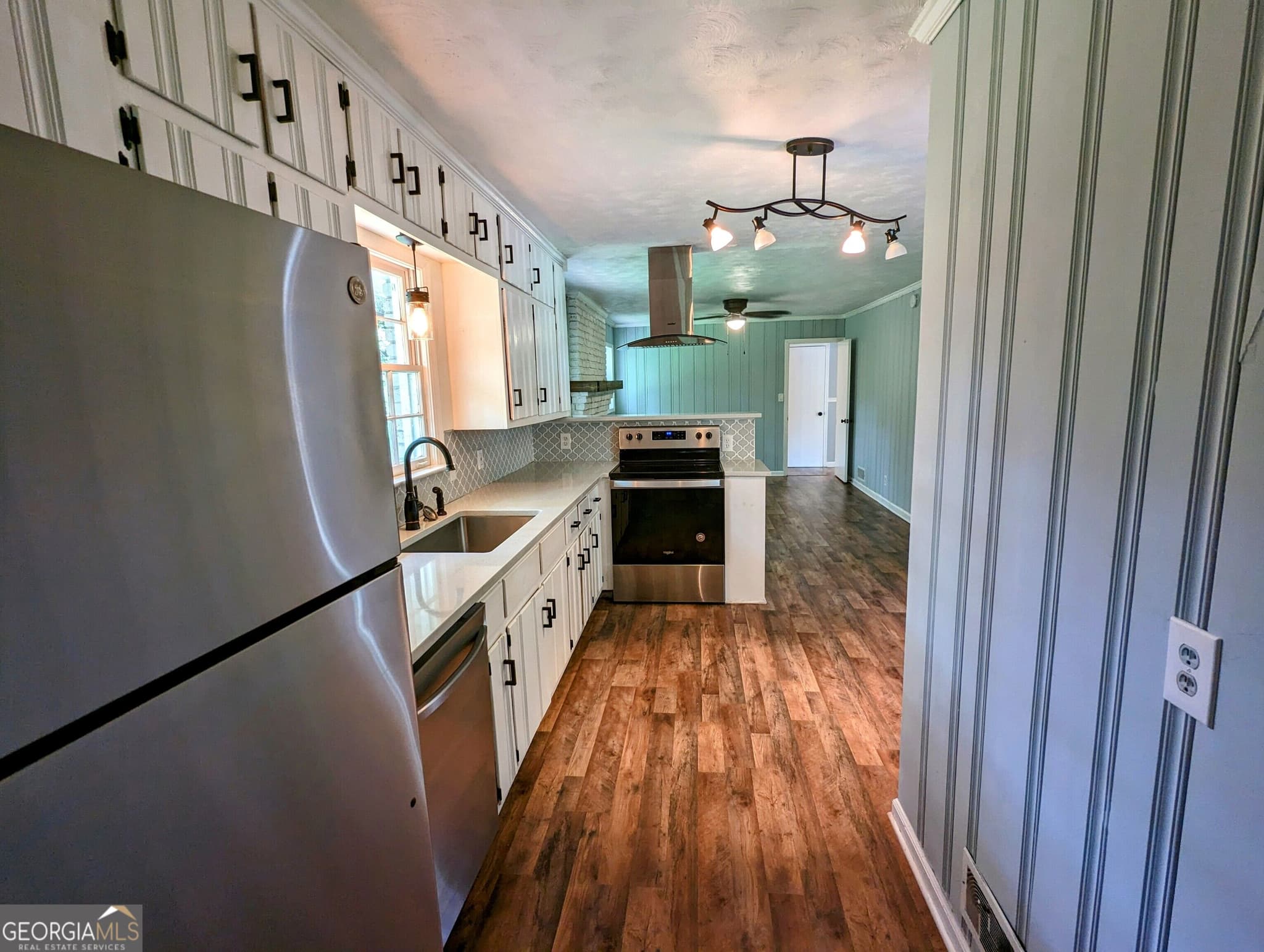 3 bedroom, 2 bathroom, 2,880 sq ft single family residence for rent at 2035 Killian Hill Road, Snellville, GA 30039 for $2,200 a month — photo 3